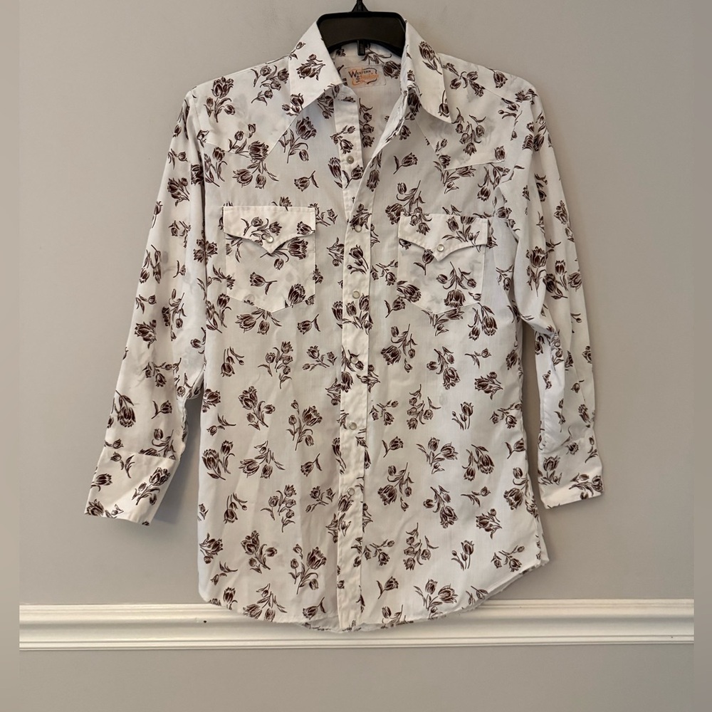 Vintage Western Fashion men’s white with brown floral snap button country shirt.